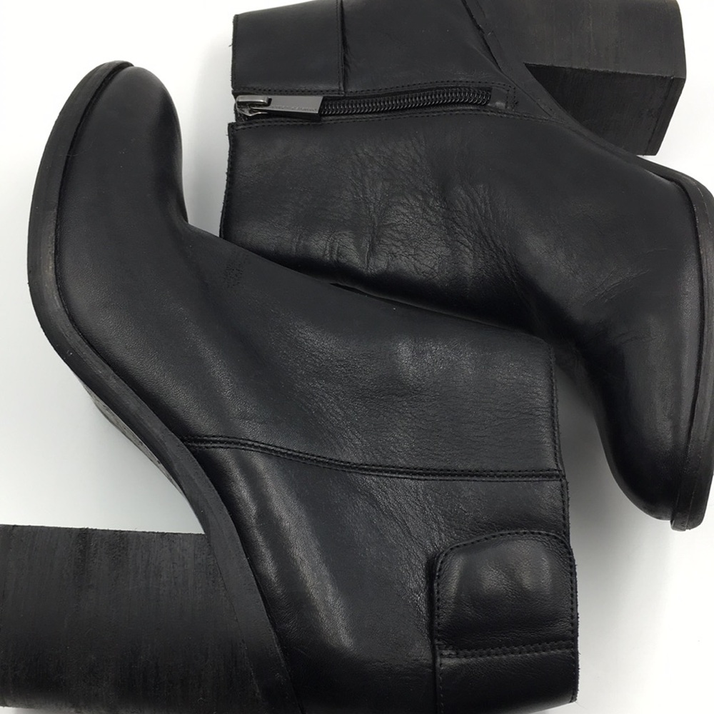 Vince Camuto black leather wedge heel ankle boots boot 8.5 excellent zip up